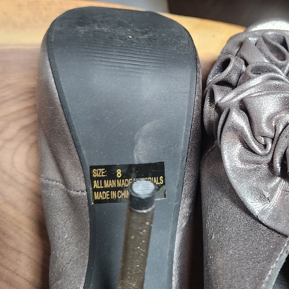 Charlotte Russe Size 8 Silver High Heel Peep-Toe Booties with Ruffle Detail - Picture 6 of 7